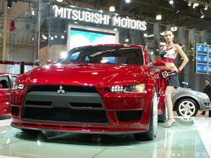 Mẫu xe Mitsubishi Lancer evolution của Mitsubishi. - tinkinhte.com